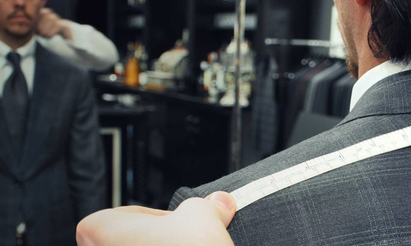 Michael Andrews Bespoke Experience - Tailor measuring client