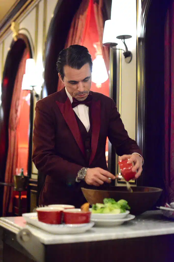 Carbone Waiter